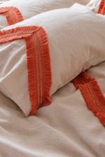 birlik1952 püsküllü organik yıkanmış keten washed linen fabric nevresim seti otantik buldan babadağ işhanı el emeği handmade traditional bed linen set otantik turuncu orange püskül