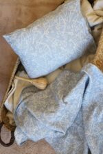 birlik1952 bebek battaniye jakarlı 3 kat müslin three layer jaquard swaddle blanket baby crinkle krinkle muslin fabric cotton dino dinozor origami geometrik mavi blue