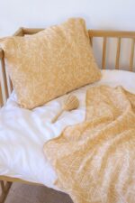 birlik1952 bebek battaniye jakarlı 3 kat müslin three layer jaquard swaddle blanket baby crinkle krinkle muslin fabric cotton dino dinozor origami geometrik sarı yellow
