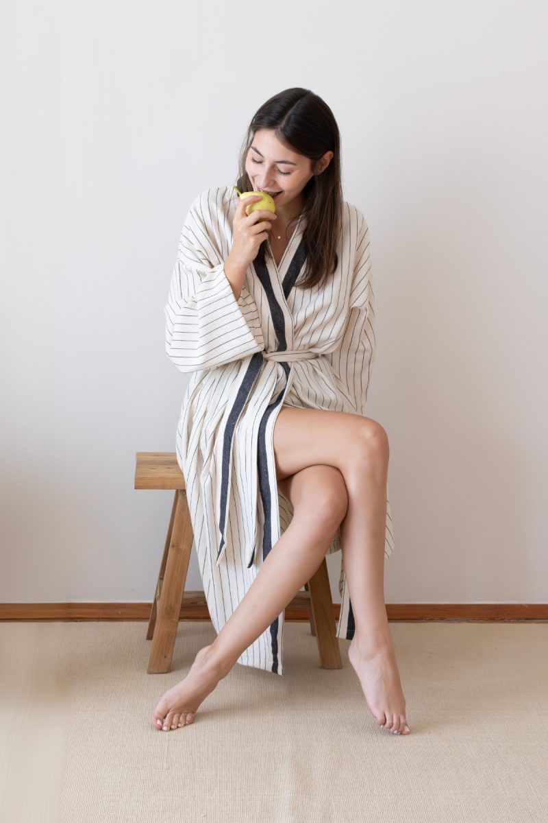 birlik1952-beach-wear-robe-black-loom-handmade-italy-striped-kimono-black (2) birlik1952 peştemal bornoz pamuklu kimono robe bathrobe whosale turkey textile pesthemal çizgili italy striped black siyah