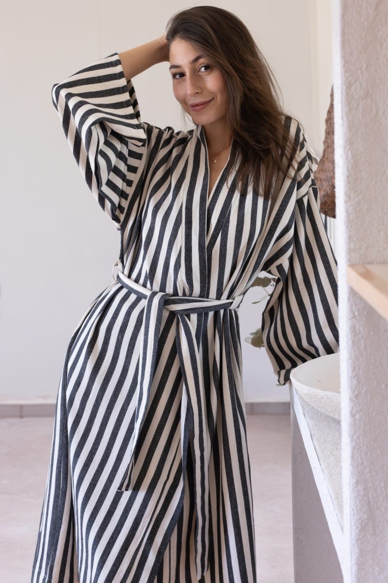birlik1952-beach-wear-robe-black-loom-handmade-striped-kimono-black (3) birlik1952 peştemal bornoz pamuklu kimono robe bathrobe whosale turkey textile pesthemal çizgili striped black siyah