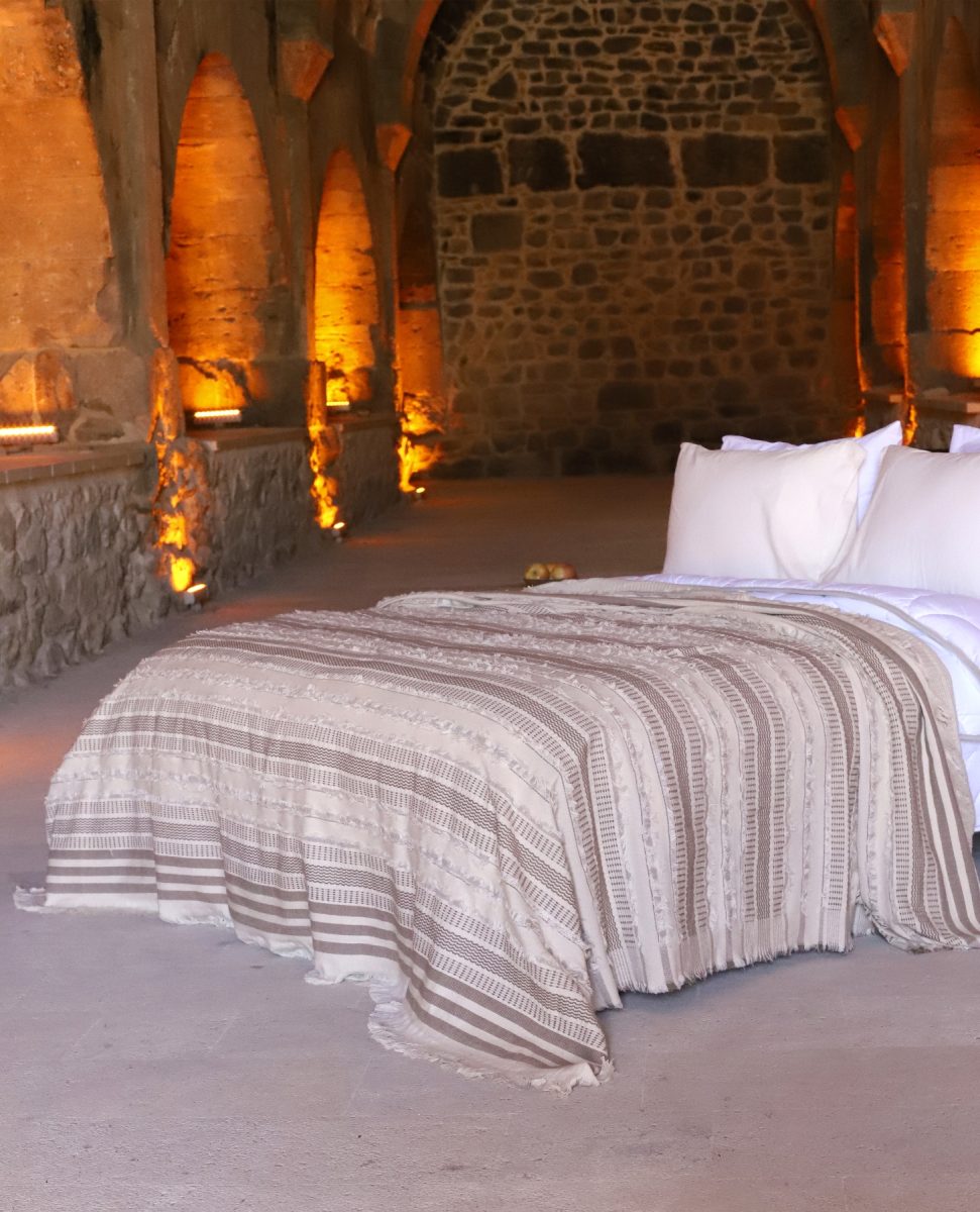 birlik1952-yatak-ortusu-bedspread-etnik-boho-el-kesimli-beige-bej-3 - Kopya birlik1952 yatak örtüsü koltuk örtü sofa cover pamuk cotton bedspread etnik boho el kesimli hand made bej beige kahve brown